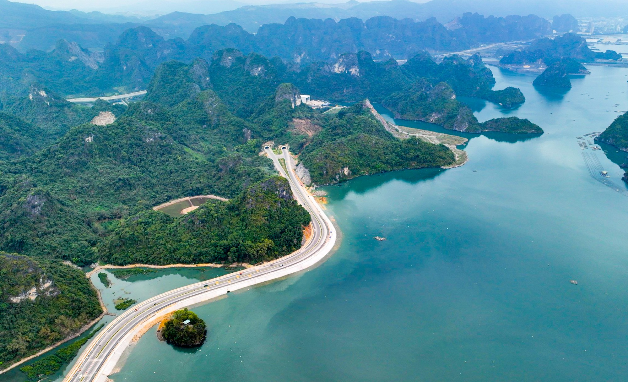 Quốc hội sẽ xem xét, quyết định thành lập hai thành phố trực thuộc Trung ương ngay trong tháng này