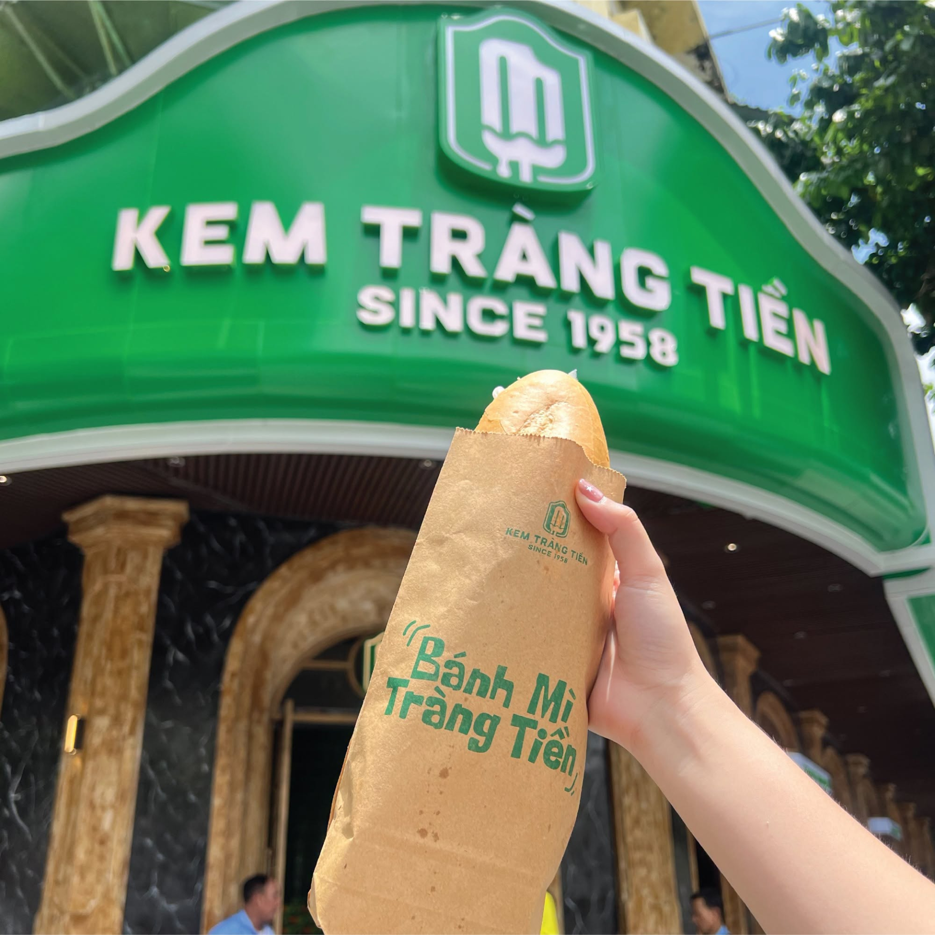 Kem Tràng Tiền đã quá quen rồi, giờ chúng ta có thêm Bánh mỳ Tràng Tiền