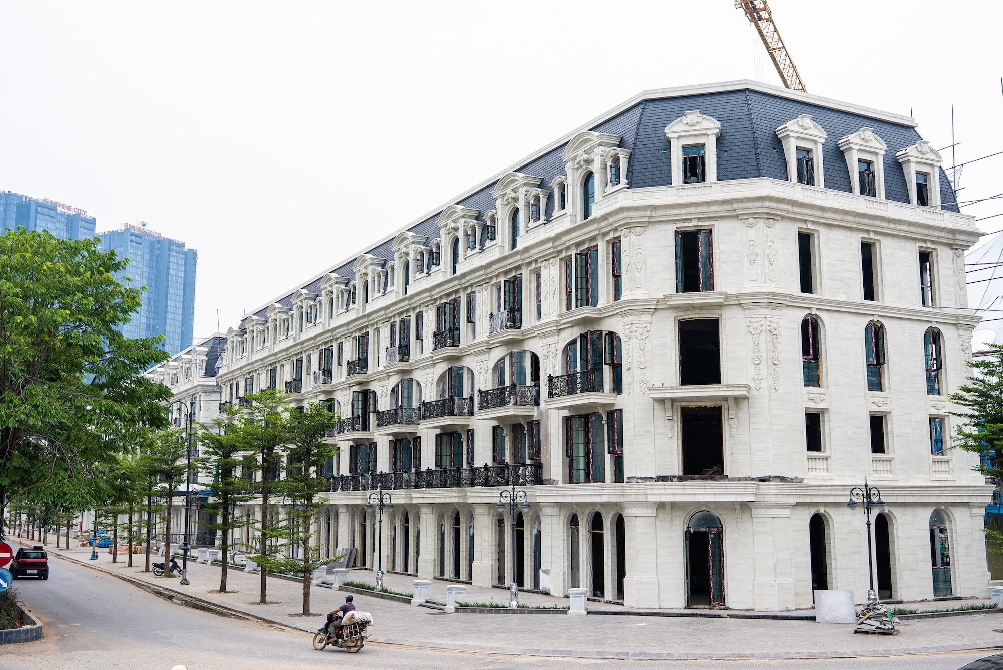 VietinBank Tower hơn 10.000 tỷ “nóng” chuyện đổi chủ, tổ hợp Sunshine Empire ngay gần kề gây chú ý với quy mô gấp 2,5 lần