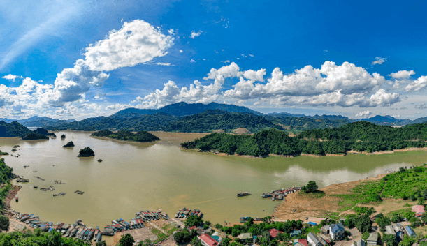 Việt Nam sở hữu 'túi nước khổng lồ' giữa Tây Bắc: dài 230 km, rộng gấp 16 lần hồ Tây, chứa 9,5 tỷ m³ nước, nay thành 'mỏ vàng' mới