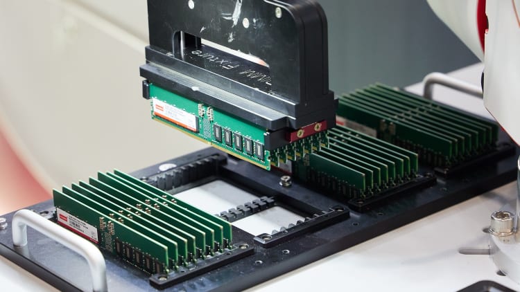 Ba nhà sản xuất RAM lớn nhất thế giới đã bán hết sạch hàng cho cả năm 2027
