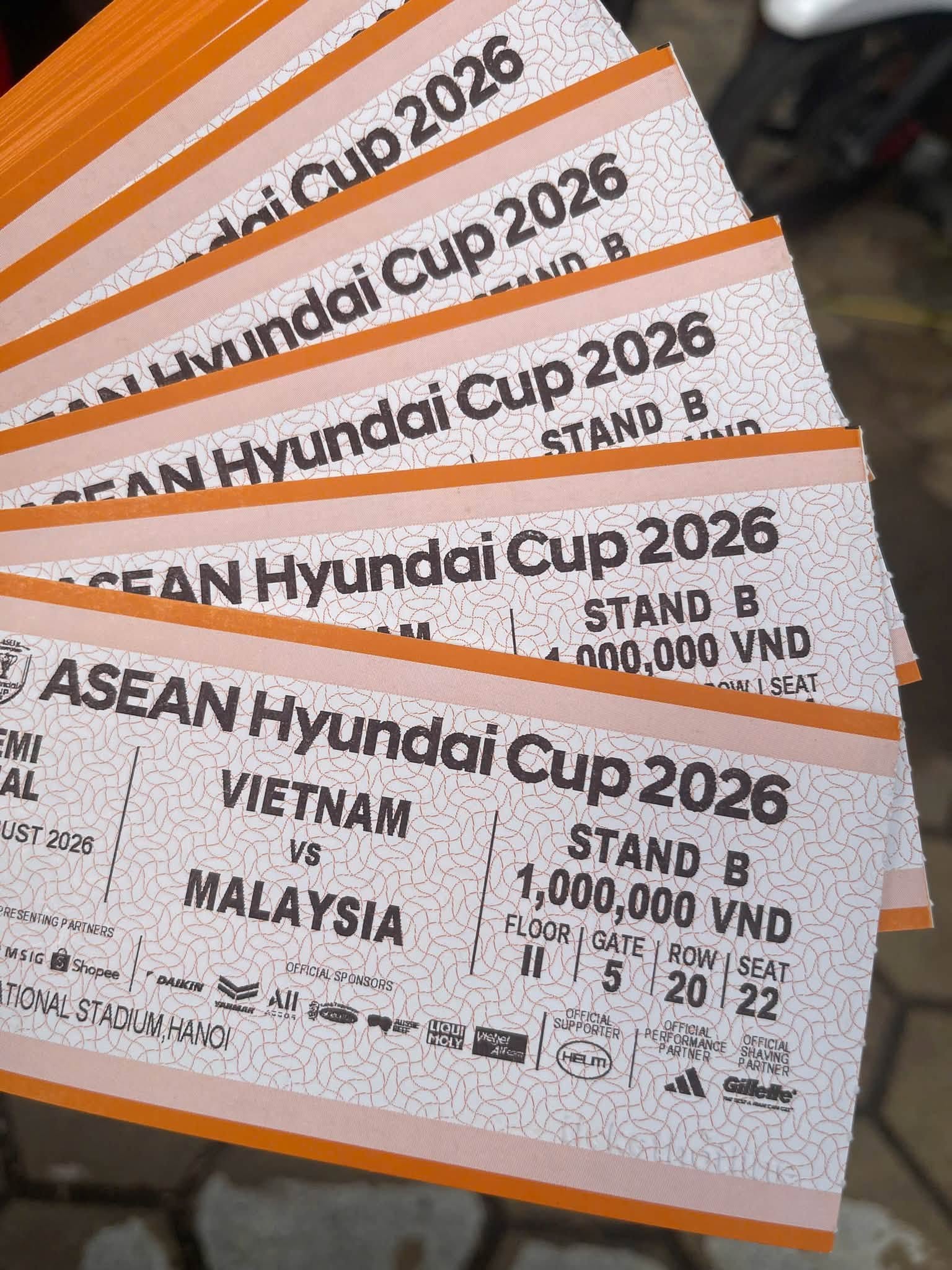 Sốt vé trận ĐT Việt Nam vs Malaysia trên sân Mỹ Đình ngày 19/6: Vé chợ đen bị đẩy lên gấp 2 lần, người hâm mộ cần tỉnh táo