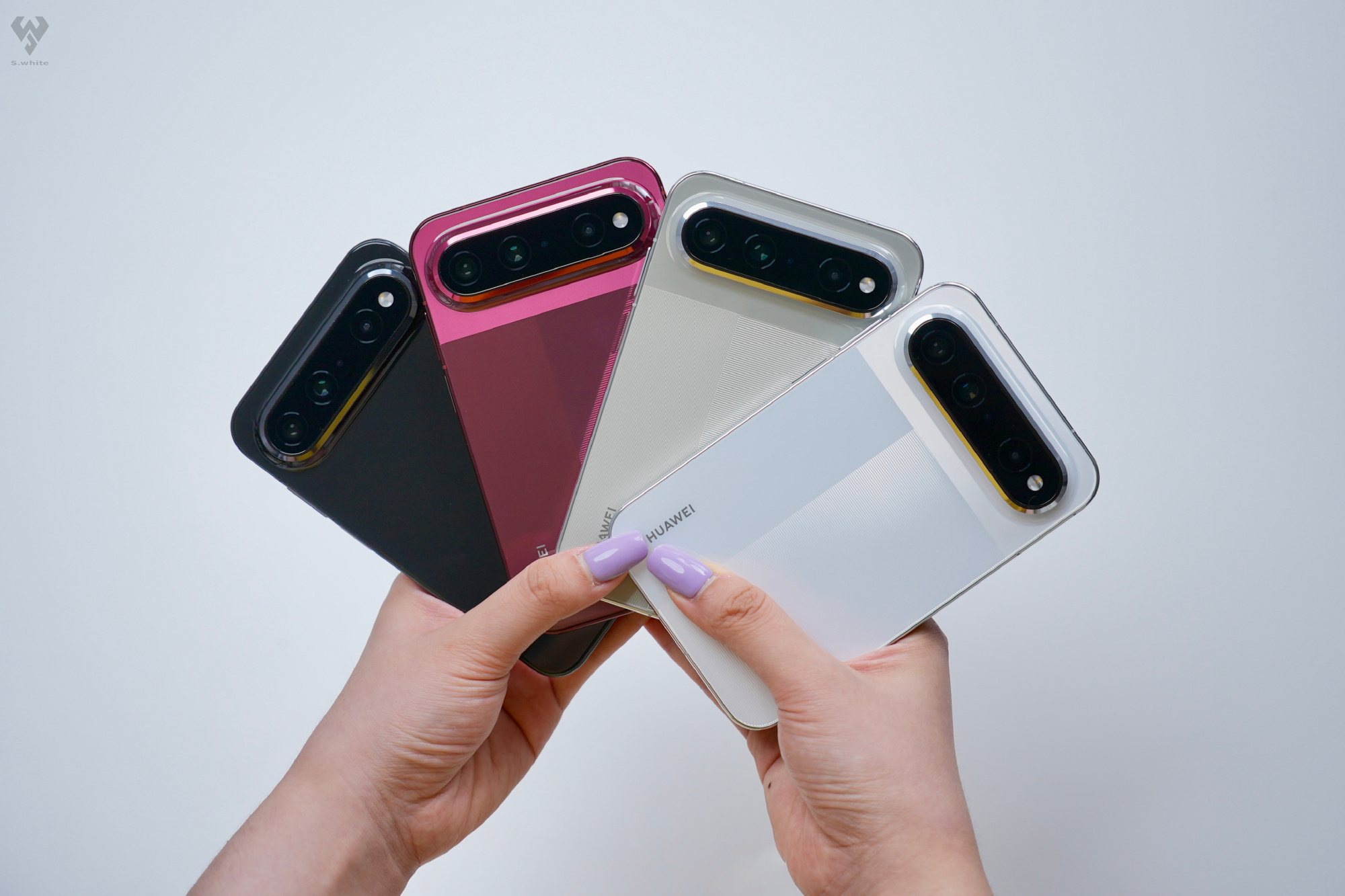 Huawei ra mắt điện thoại mới với thiết kế lạ