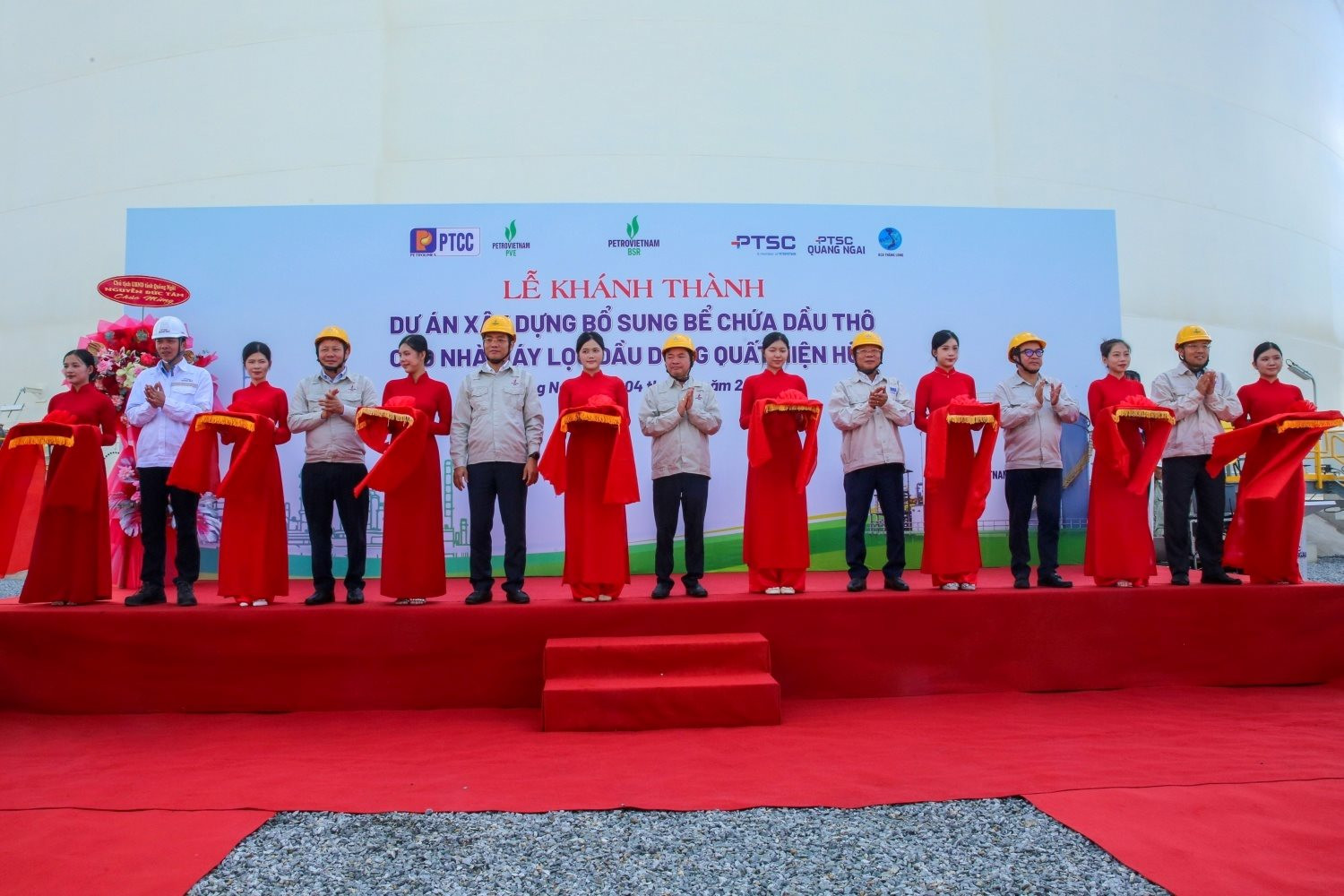 Khoảnh khắc mở van công trình khổng lồ, nâng sức chứa dầu thô Nhà máy lọc dầu đầu tiên của Việt Nam lên 585.000 m³