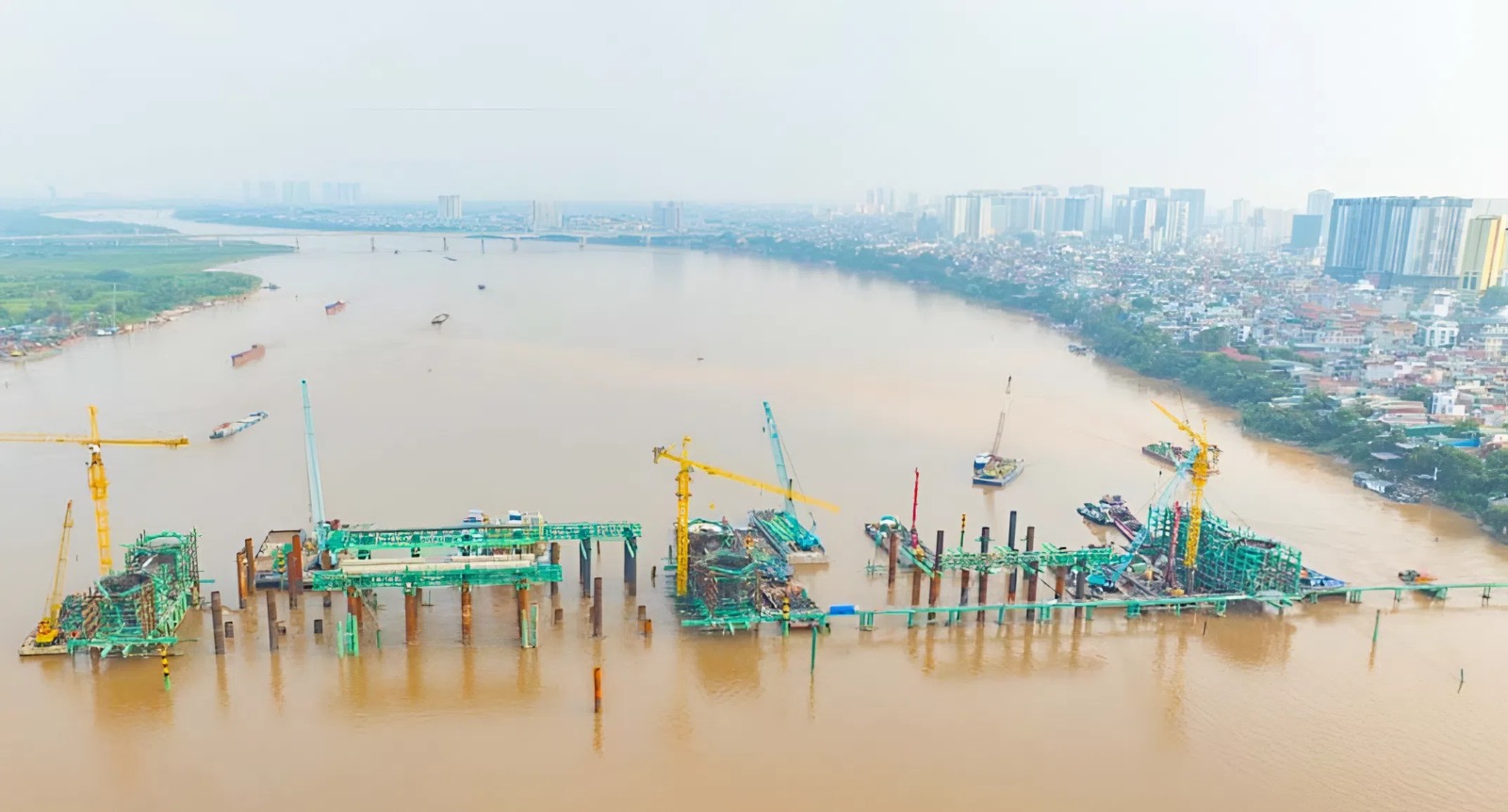 "Siêu cầu" vượt sông Hồng hơn 16.000 tỷ đồng đạt tiến độ “thần tốc”, dựng vòm thép vô cực sau 8 tháng