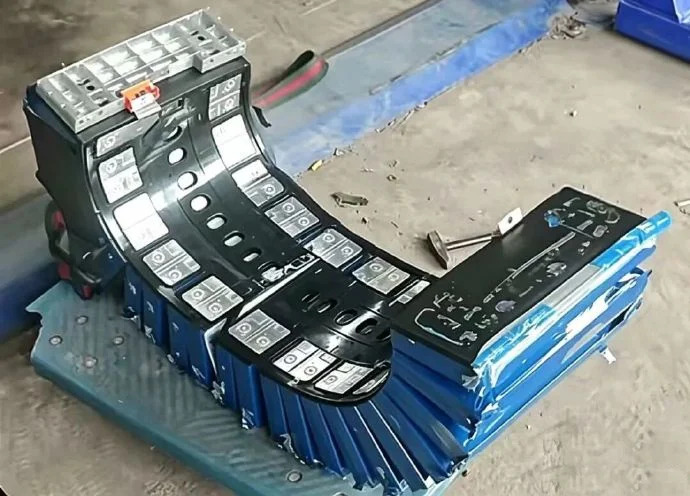 Bùng phát sự cố 'pin quả chuối' khiến 213.000 xe điện dính lỗi phồng pin: Hãng sản xuất phải công khai xin lỗi