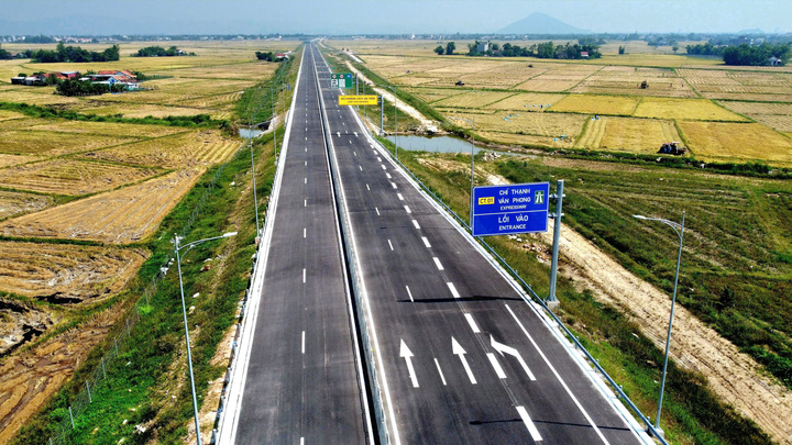 Từ 14h hôm nay, 5 đoạn cao tốc Bắc - Nam qua miền Trung bắt đầu thu phí