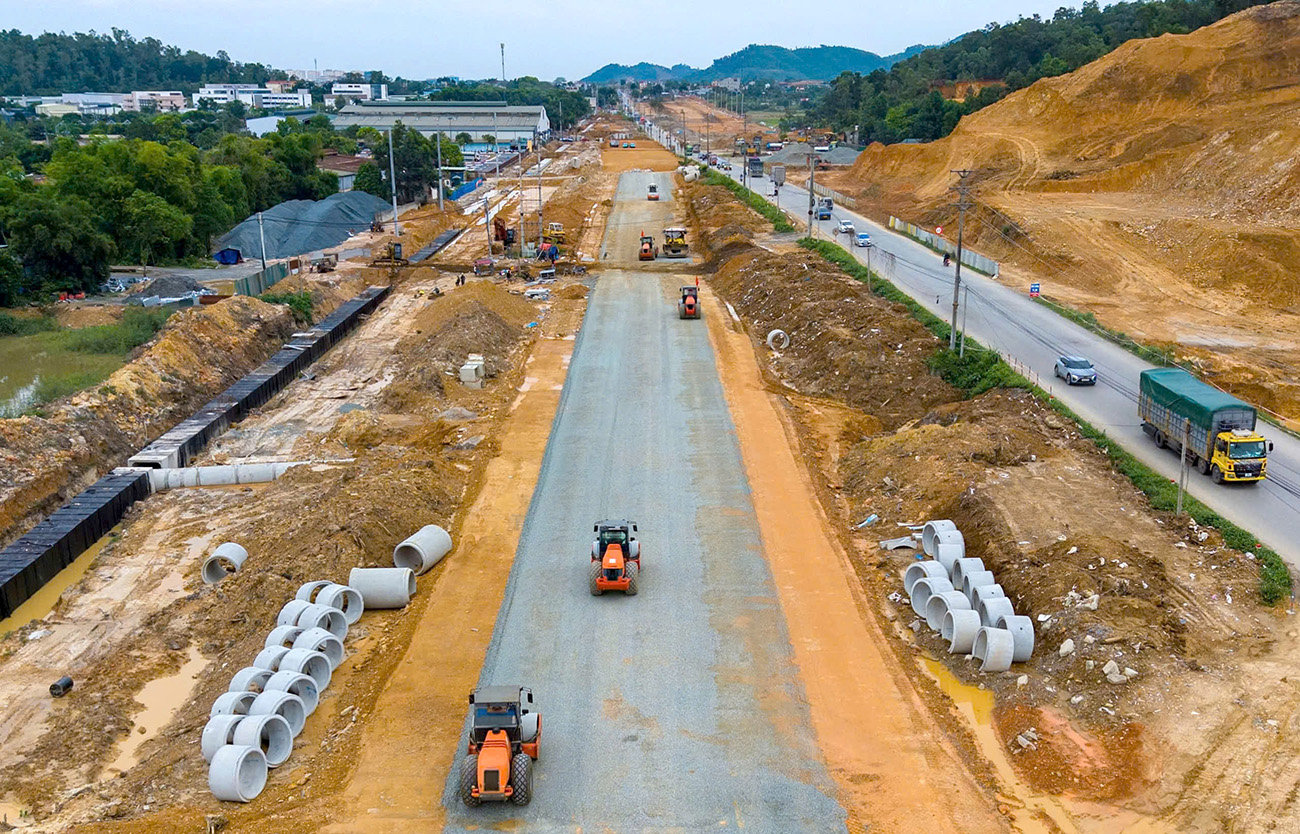 Trên công trường xây dựng cao tốc Đại lộ Thăng Long nối quốc lộ 21 với cao tốc Hà Nội - Hòa Bình: Nỗ lực tăng tốc về đích