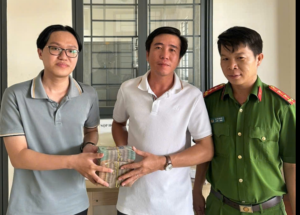 Công an xác minh giao dịch chuyển khoản 370 triệu đồng của một người dân
