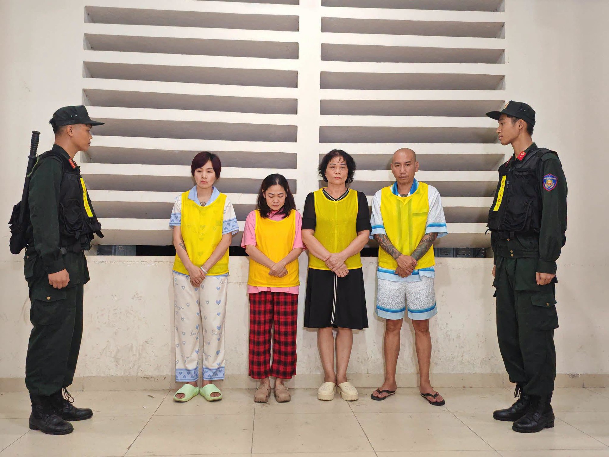 Vợ chồng Phú Lê bị khởi tố: Lập, điều hành 3 công ty, hơn 107 tỷ đồng tiền bán hàng chuyển vào tài khoản cá nhân