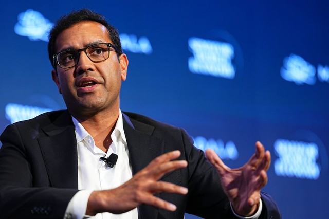 CEO từng sa thải 900 người qua Zoom, giờ tự nhận mình bị "lừa gạt" khi bị chính công ty phế truất