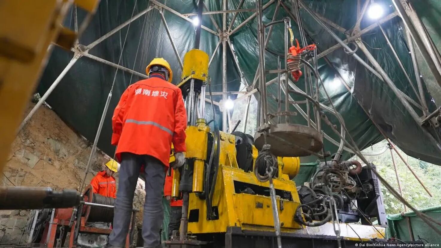 Phát hiện Trung Quốc đang vận hành tháp khoan hơn 30m, đào tìm dưới lòng đất thứ cả thế giới khao khát