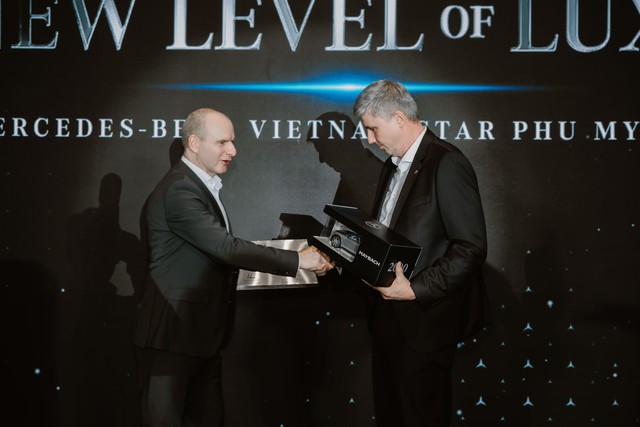 Mercedes-Benz Vietnam Star Automobile: Chuẩn mực mới của sự sang trọng