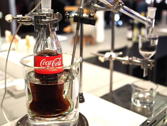 “Đột kích” phòng nghiên cứu bí mật của Coca-Cola