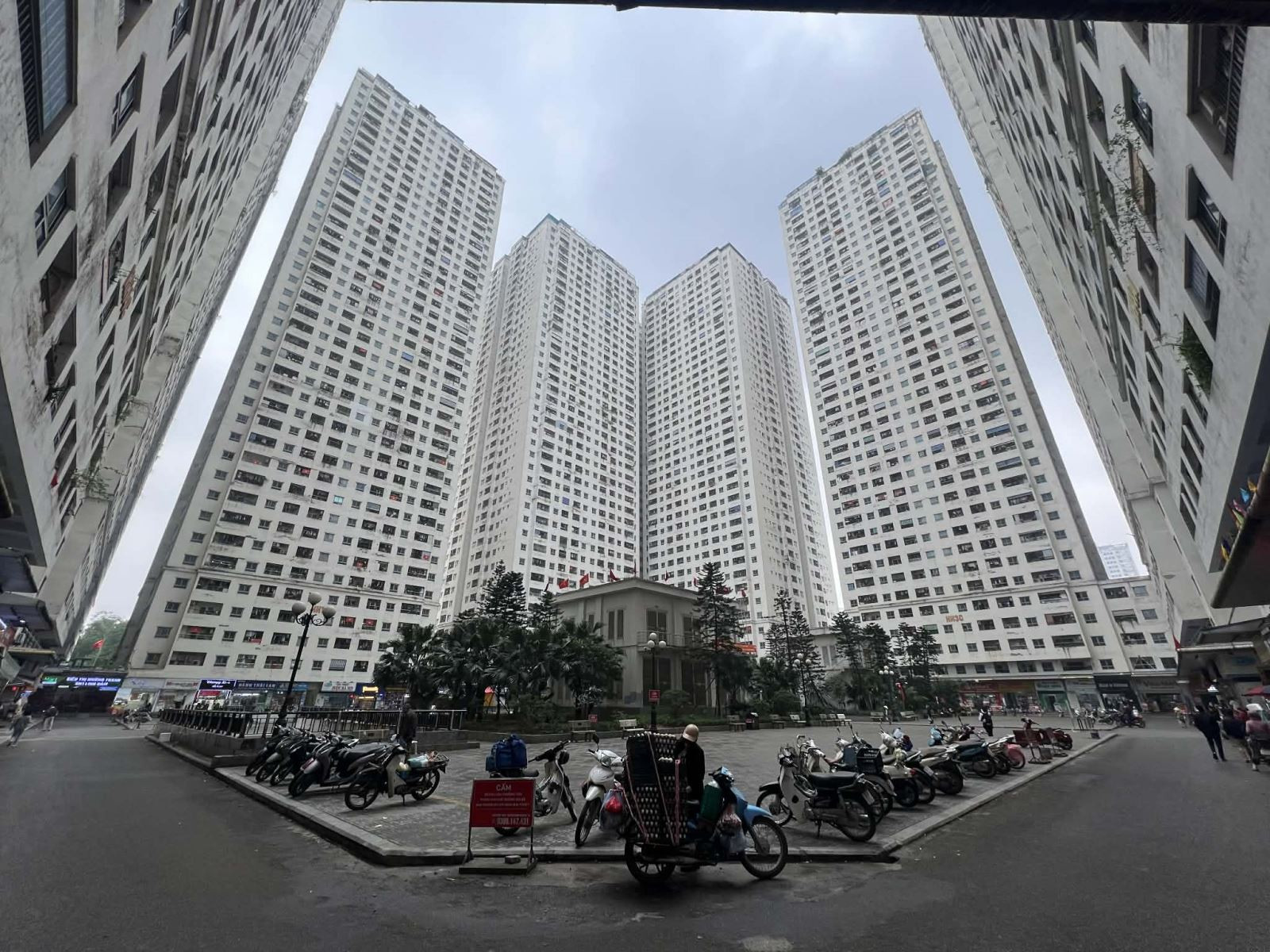 Hà Nội: Xử lý dứt điểm tình trạng chậm cấp “sổ hồng” tại các dự án chung cư