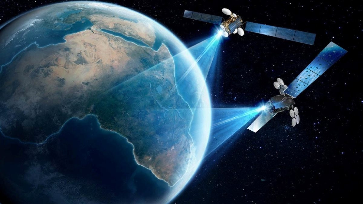Ông Phạm Nhật Vượng thuê SpaceX của Elon Musk phóng vệ tinh: “Mỏ vàng” 1.000 tỷ đô phía sau là gì?