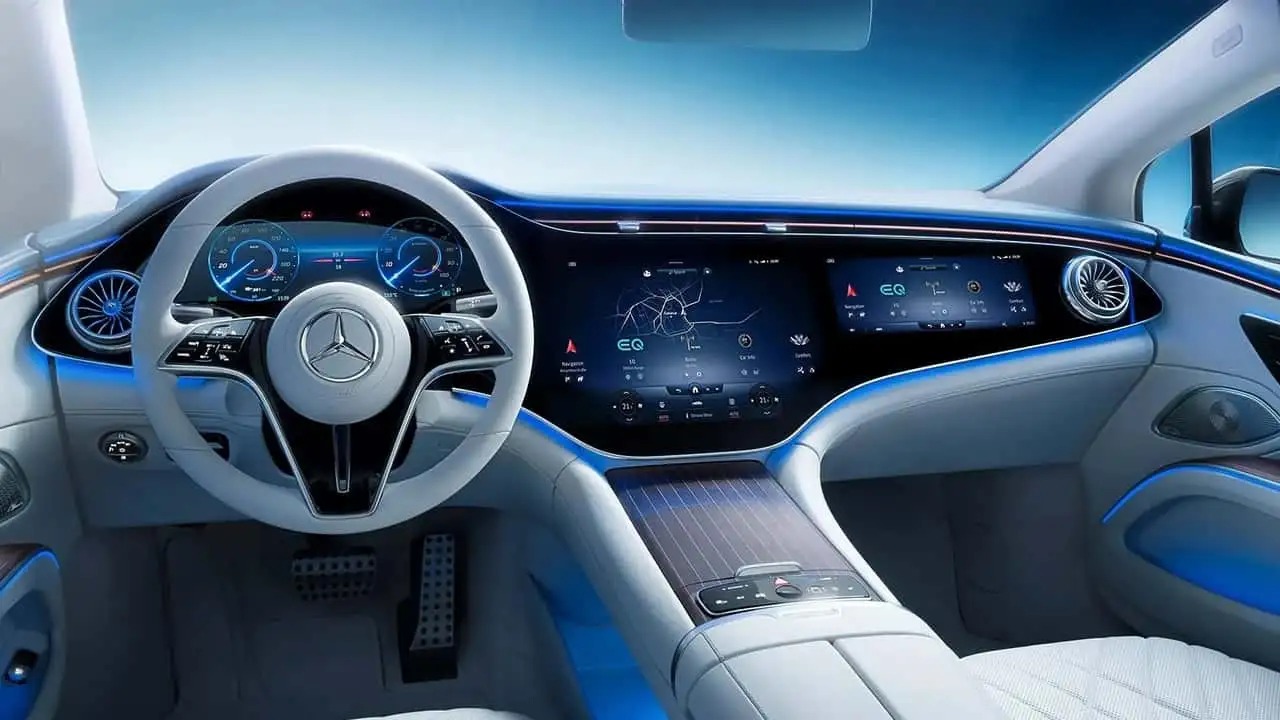 CEO Mercedes thừa nhận ngành ô tô đã 'đi quá xa' -   quyết đưa một thứ tưởng đã 'tuyệt chủng' trở lại khoang lái