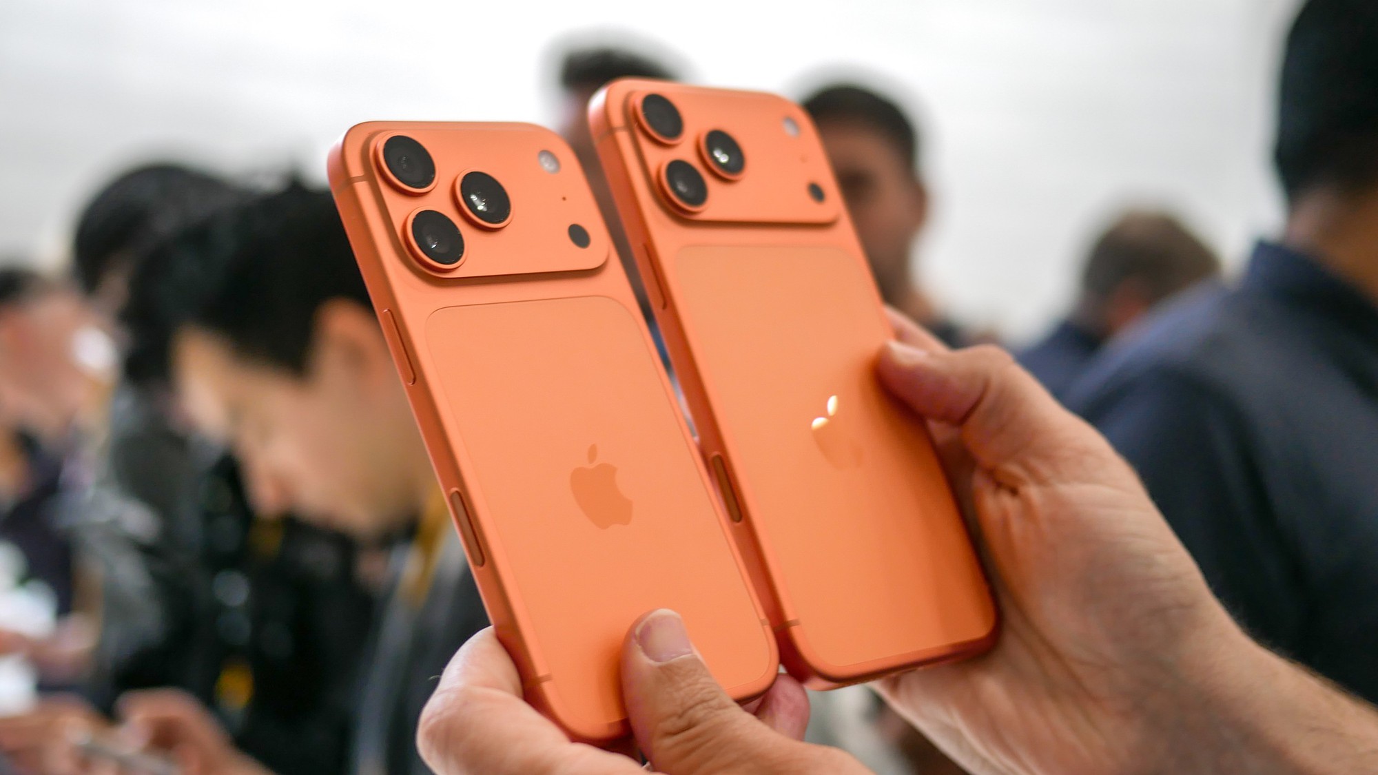 Giá iPhone 17 Pro Max chạm đáy chưa?