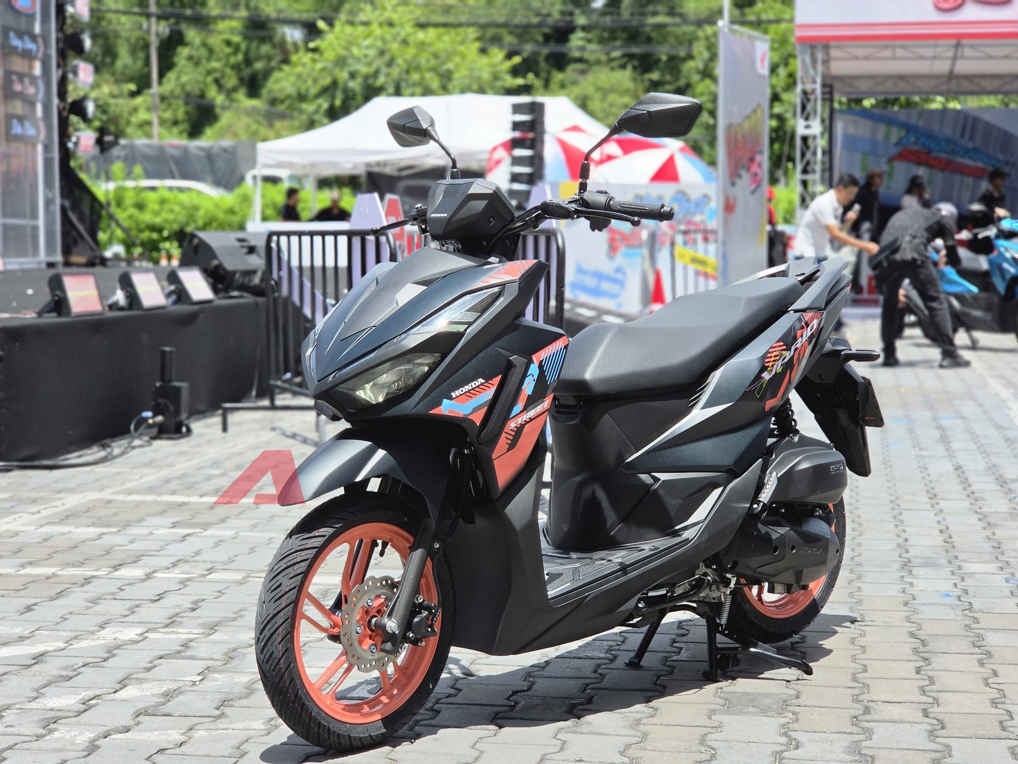 Honda Vario 2027 chốt giá từ 42,7 triệu đồng: Thêm bản ghi-đông trần như mô tô, nhập khẩu Indonesia đúng ý dân chơi Việt, sẵn xe giao trong vài ngày nữa