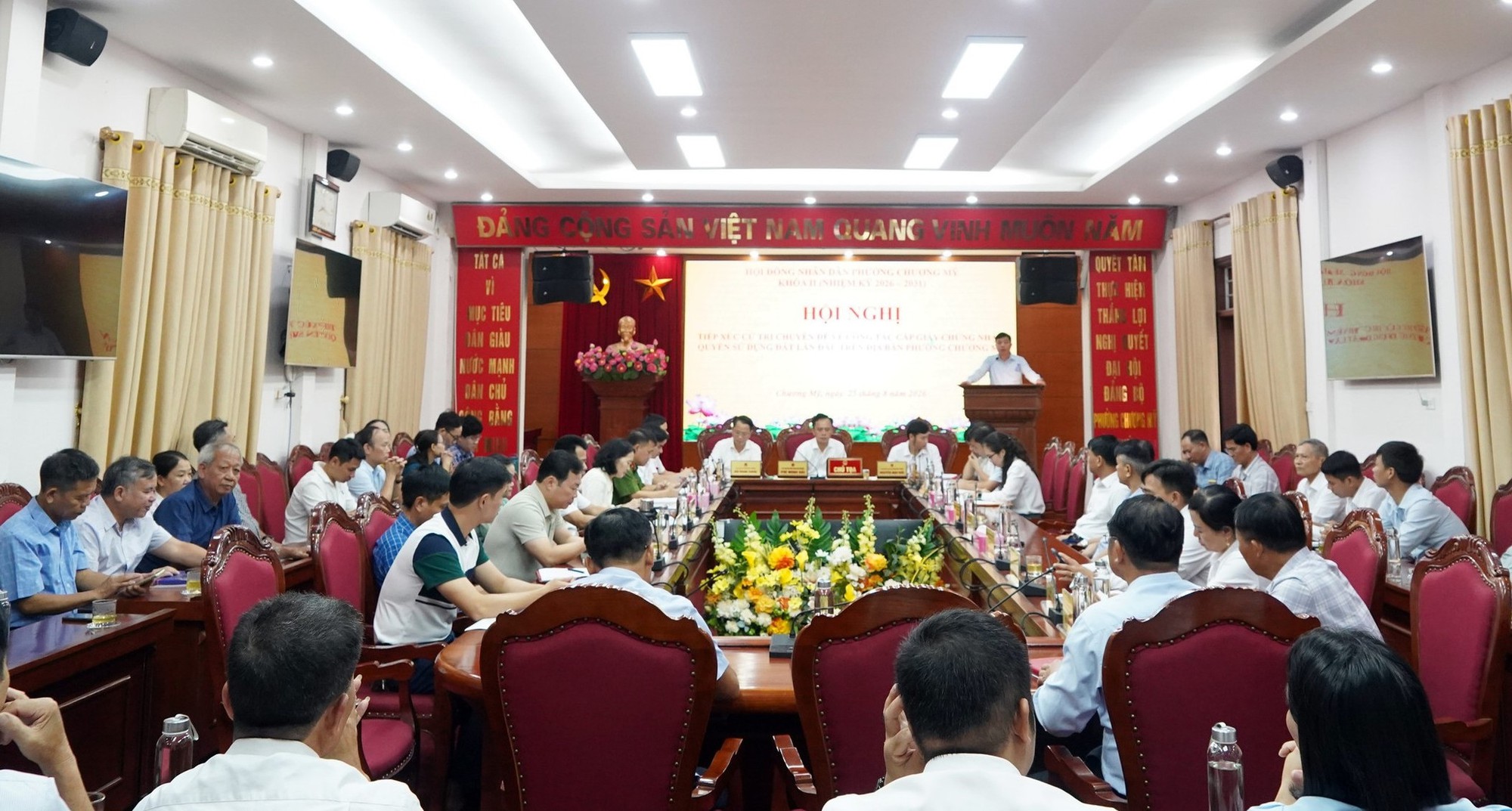 Chương Mỹ lấy hài lòng của người dân về cấp sổ đỏ làm thước đo cán bộ