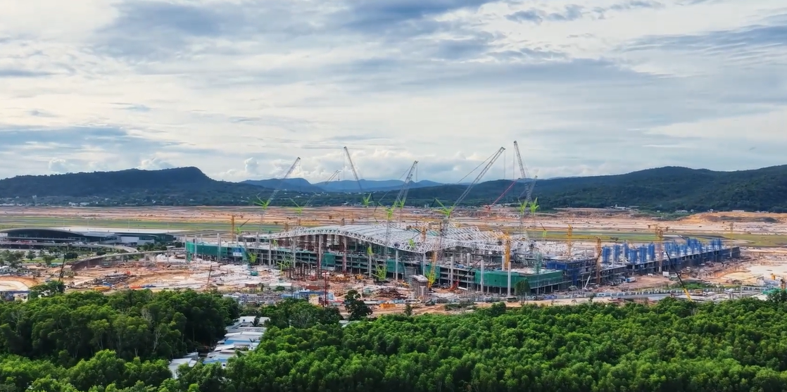 Sân bay quốc tế duy nhất ở Việt Nam mang hình Phượng hoàng lửa đang 'lộ diện' giữa đảo Ngọc
