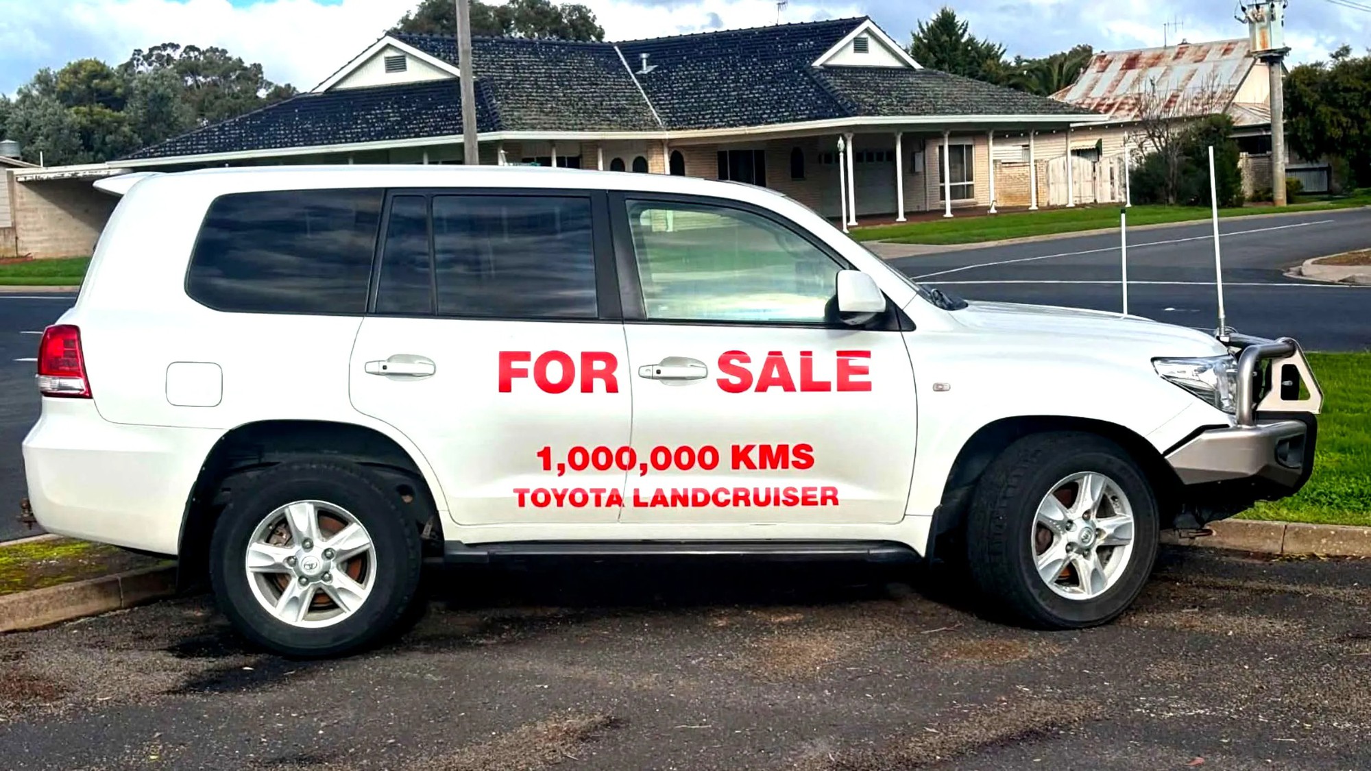 Xe Toyota bền đến đâu: Chiếc Land Cruiser này vừa cán mốc 99 vạn km vẫn dùng động cơ, hộp số nguyên bản