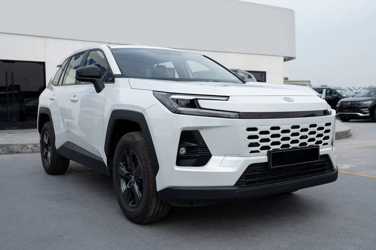 Toyota thừa nhận không cạnh tranh được xe Trung Quốc giá rẻ nên phải… tăng giá đắt hơn