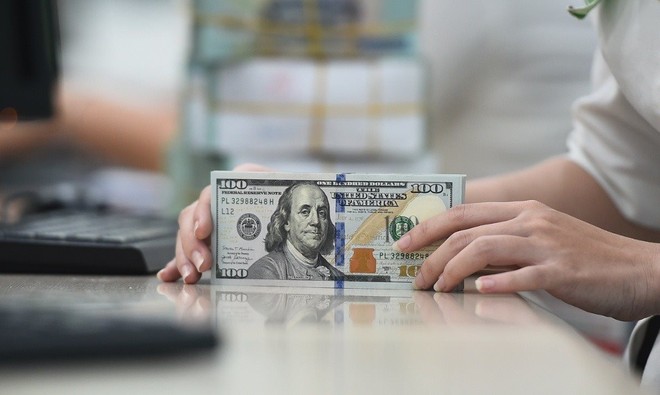 Tỷ giá trung tâm ngày 17/8 tăng 25 đồng, USD ngân hàng tăng mạnh