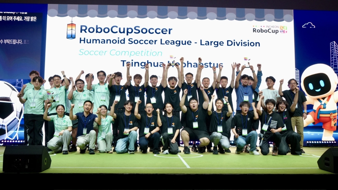 Robot Trung Quốc độc chiếm cúp thế giới và tham vọng thách thức nhà vô địch World Cup của con người