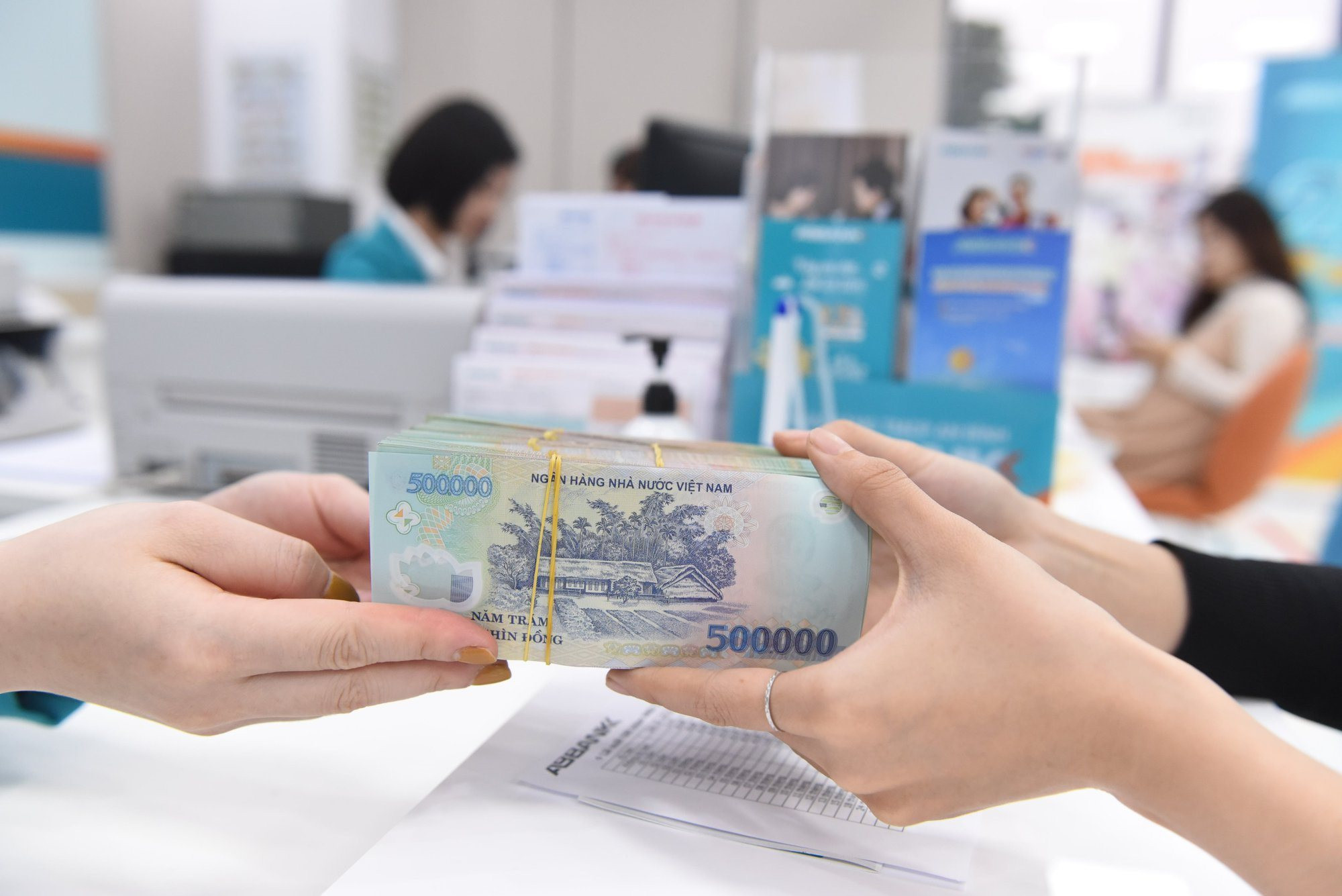 12 ngân hàng tung gói tín dụng 408.000 tỷ đồng thúc đẩy tăng trưởng 2 con số