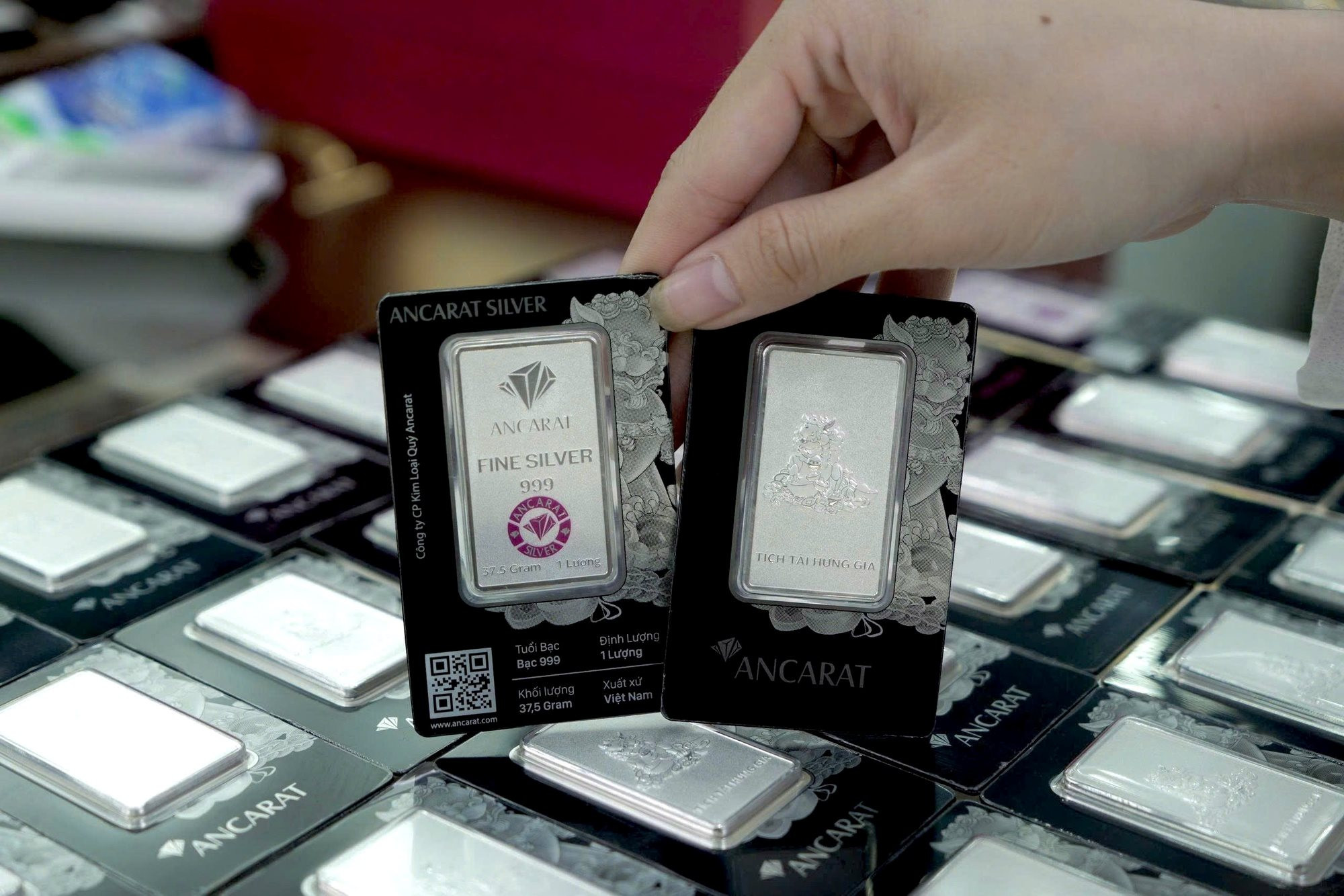 Giá bạc thỏi, bạc miếng sáng ngày 7/8 tại Ancarat, DOJI, Bảo Tín Mạnh Hải, Sacombank,...