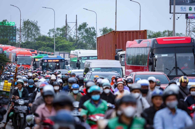 TP.HCM chính thức duyệt dự án mở rộng quốc lộ 1 lên 10 - 12 làn xe