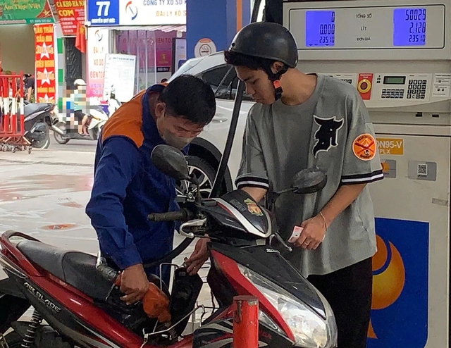 Giá xăng dầu mới nhất, áp dụng từ 15 giờ hôm nay 27.8