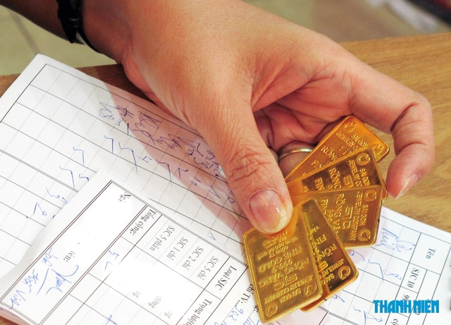 Giá vàng, bạc tăng, người nắm giữ vẫn lỗ