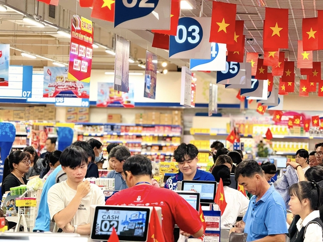 Saigon Co.op khởi động tháng mua sắm hàng Việt và '30 năm Tự hào siêu thị Việt'