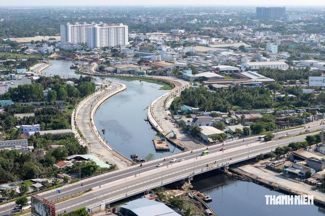 Bắt đúng nhịp sóng để đẩy 'con thuyền kinh tế' tiến lên