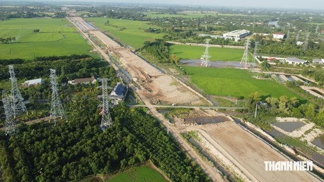 Nhiều đường nội đồng bị cao tốc Mỹ An - Cao Lãnh chia cắt