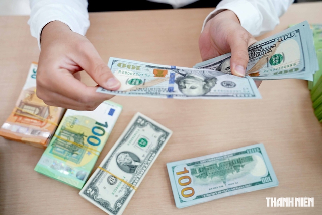 Giá USD hôm nay 23.8.2026: Đà giảm tiếp tục trong khi euro, bảng Anh tăng vọt