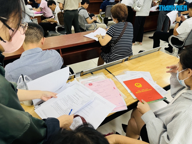 TP.HCM: 168 phường xã chỉ cấp được 15 sổ hồng lần đầu