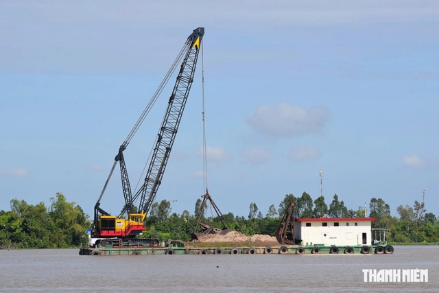 Công trình trọng điểm lại phập phồng lo thiếu vật liệu