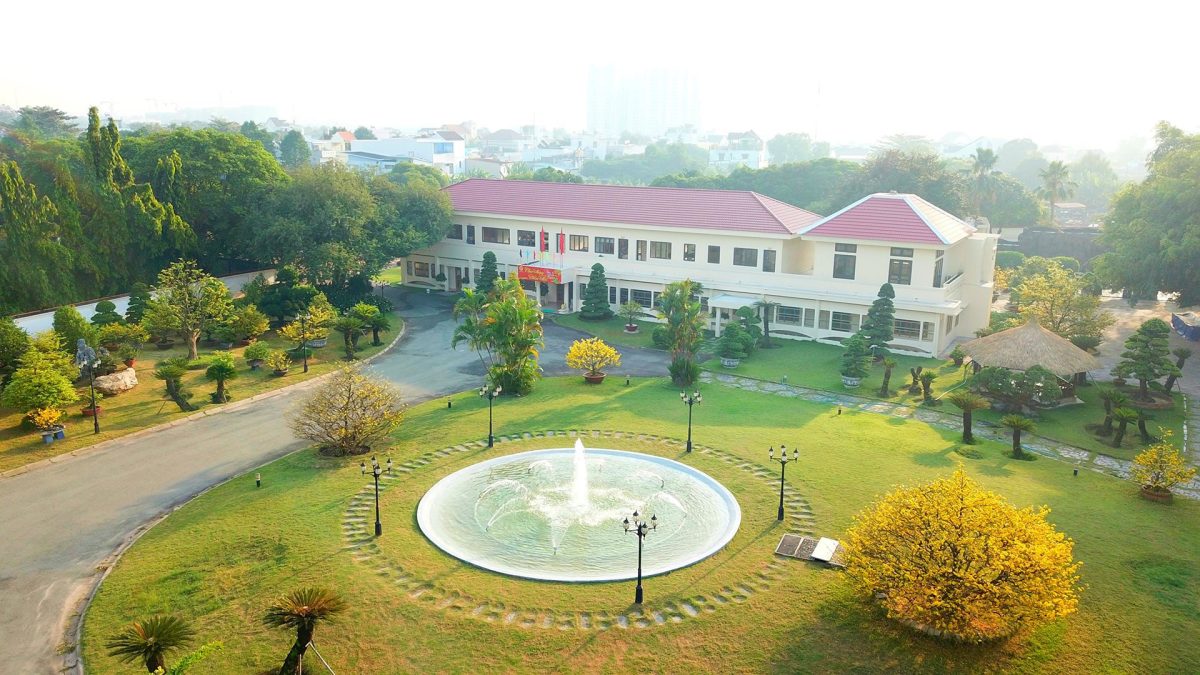 Vừa bị thu hồi hơn 1,45 triệu m2 đất, chân dung doanh nghiệp Nhà nước sở hữu 10.000ha cao su tại Lào, 3 sân golf và nắm 30% công ty sữa FrieslandCampina Việt Nam - Ảnh 1