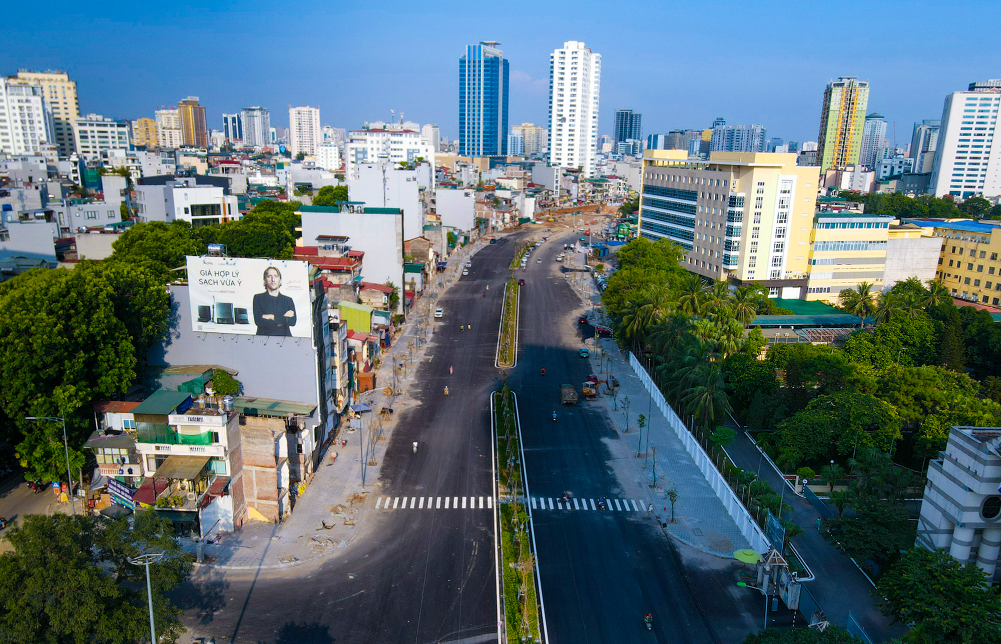 Đường đắt nhất hành tinh 3,5 tỷ mỗi mét đã thông xe kỹ thuật, người dân hai bên đường tấp nập sửa nhà, chuẩn bị mở cửa hàng