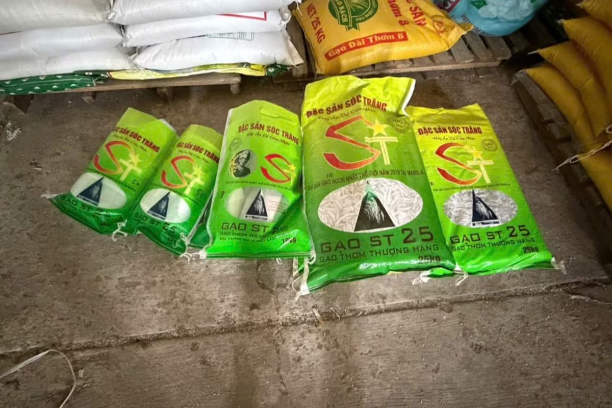 Khởi tố vụ bắt hơn 7 tấn gạo giả mạo nhãn hiệu ST25 - Ảnh 1