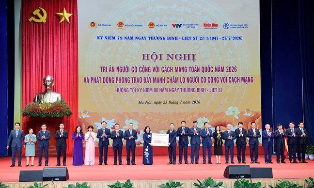 Thủ tướng phát động, Vingroup ủng hộ ngay 11.000 tỷ, 20 ngân hàng và PetroVietnam, Hòa Phát, THACO, Masan, Sun Group... cùng chi hàng chục tỷ làm một việc ý nghĩa