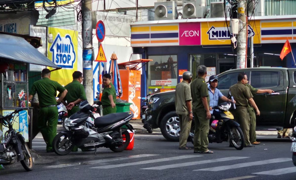 Cháy khách sạn ở TPHCM, nhiều người mắc kẹt