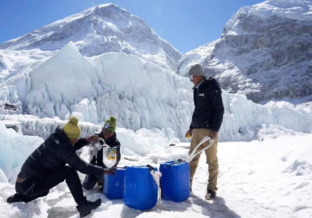 Băng tan ở Himalaya đe dọa nguồn nước của hàng trăm triệu người - Ảnh 1