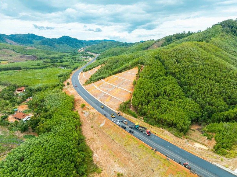 Bộ Xây dựng: Xác định nguyên nhân giải ngân chậm, thay thế nhà thầu kém năng lực - Ảnh 1