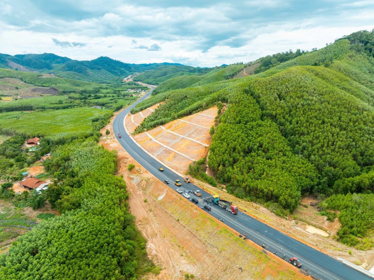Cập nhật mới tại tuyến cao tốc "rừng - biển" đầu tiên của Việt Nam - Ảnh 1