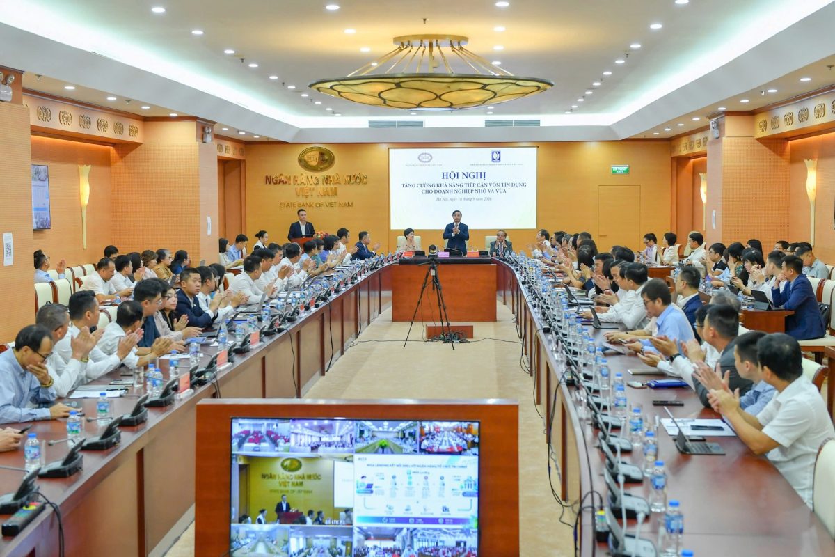 Không chỉ giảm lãi suất, các TCTD còn đang tích cực đổi mới phương thức cho vay, đơn giản hóa thủ tục