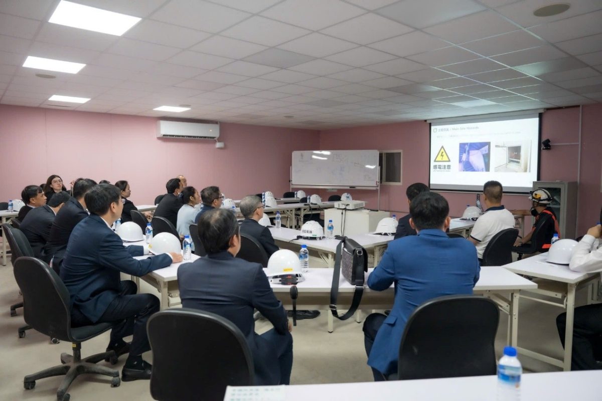 Công ty của ông Đặng Thành Tâm khảo sát Data Center 32 MW, xúc tiến một trong những dự án AI lớn nhất Việt Nam, quy mô 200 MW trị giá 3,5 tỷ USD - Ảnh 1